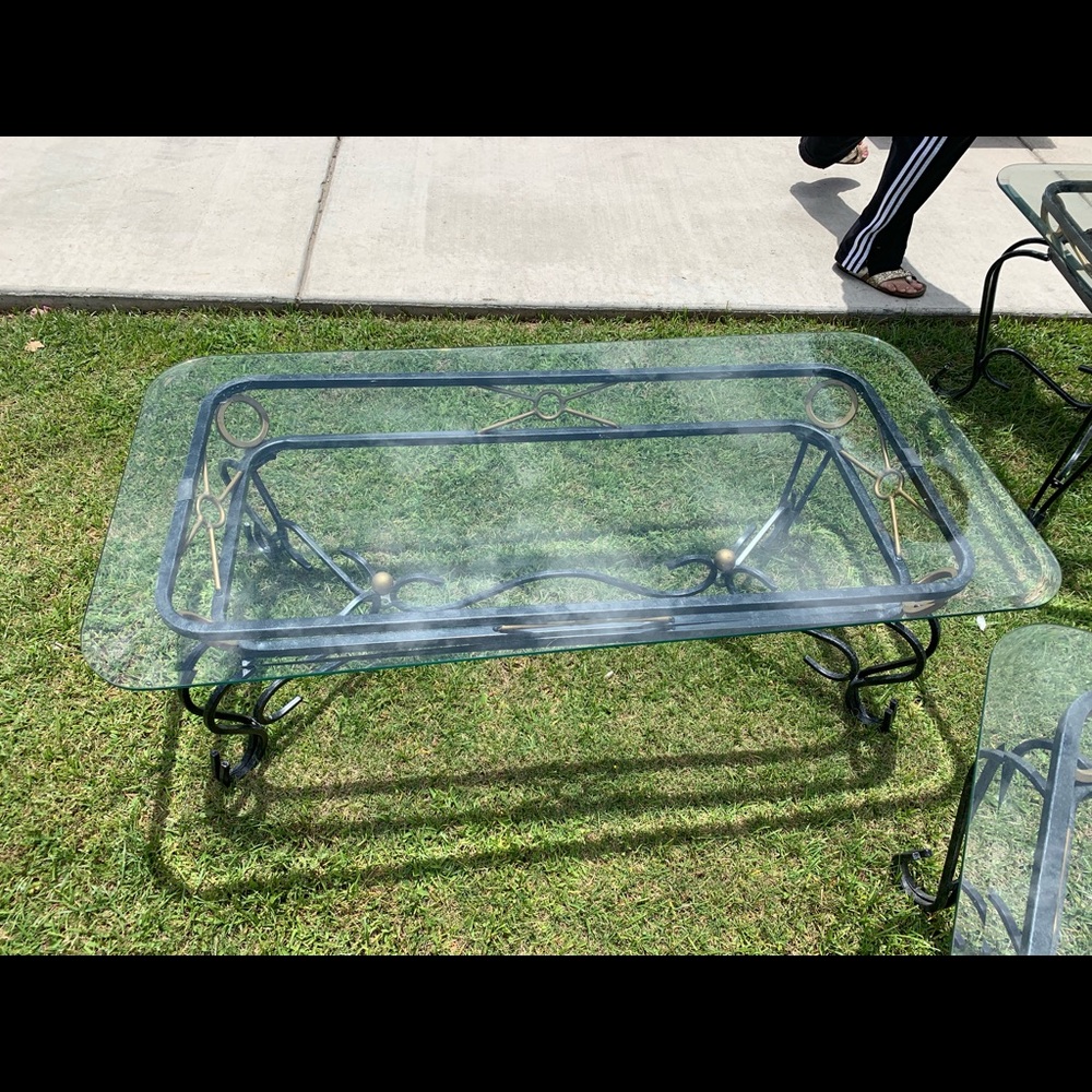 Glass tables - Picture 4 of 4